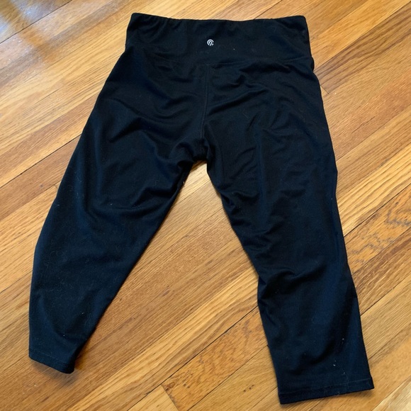Set of 2 High Waist Capri Leggings - Picture 3 of 9